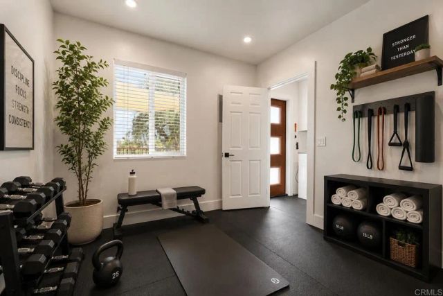 6887 Colorado Ave, La Mesa, CA 91942