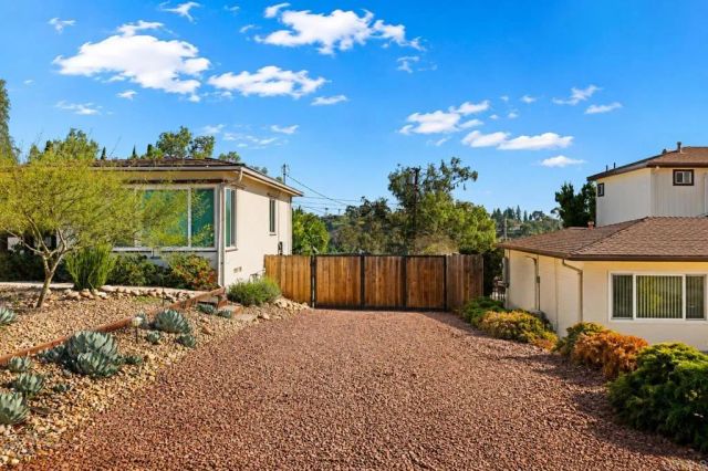 6887 Colorado Ave, La Mesa, CA 91942