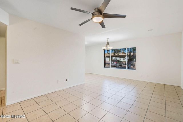 660 E River Road APT W, Tucson, AZ 85704