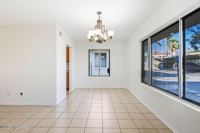 660 E River Road APT W, Tucson, AZ 85704