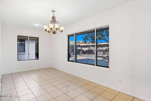 660 E River Road APT W, Tucson, AZ 85704