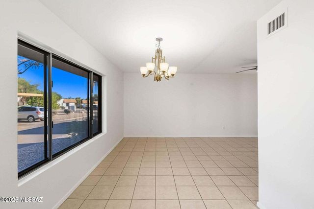 660 E River Road APT W, Tucson, AZ 85704