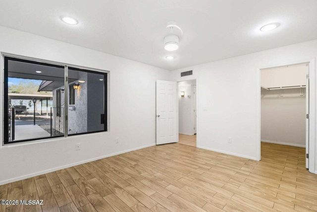 660 E River Road APT W, Tucson, AZ 85704