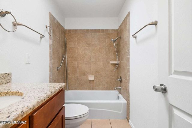 660 E River Road APT W, Tucson, AZ 85704