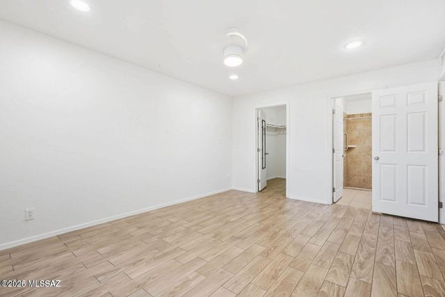 660 E River Road APT W, Tucson, AZ 85704