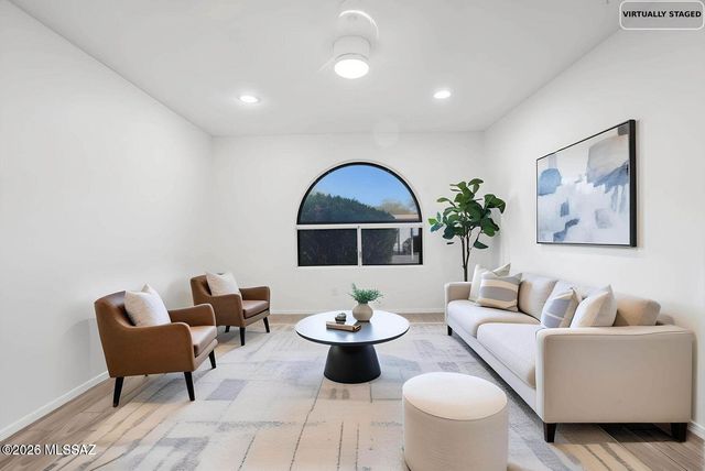 660 E River Road APT W, Tucson, AZ 85704