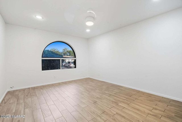 660 E River Road APT W, Tucson, AZ 85704