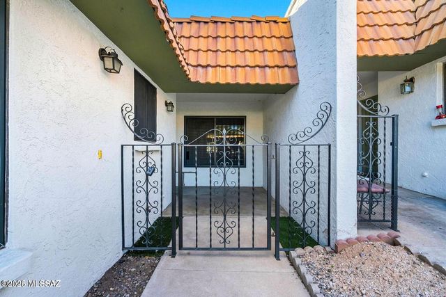 660 E River Road APT W, Tucson, AZ 85704