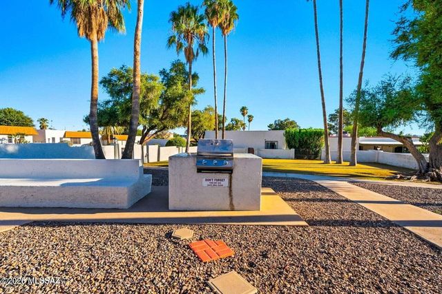 660 E River Road APT W, Tucson, AZ 85704