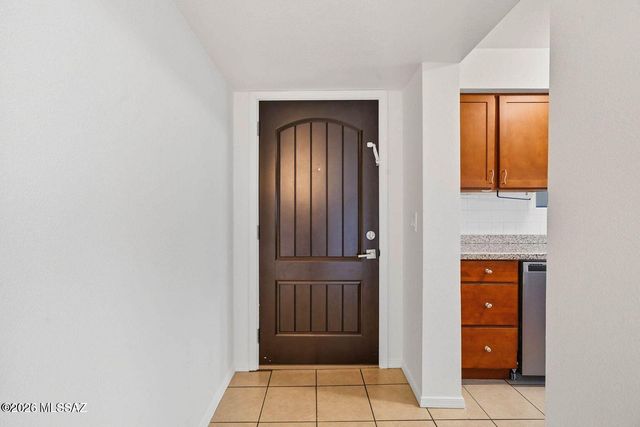 660 E River Road APT W, Tucson, AZ 85704