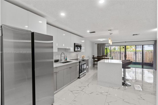 8033 NW 29 STREET, Sunrise, FL 33322