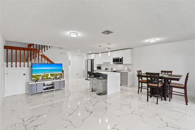 8033 NW 29 STREET, Sunrise, FL 33322