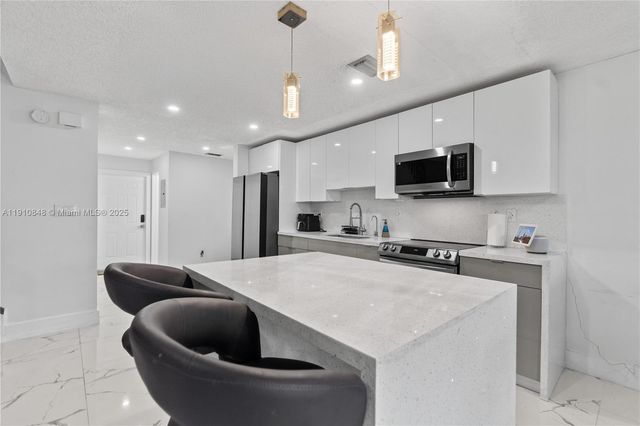 8033 NW 29 STREET, Sunrise, FL 33322