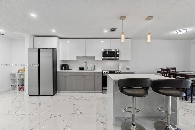 8033 NW 29 STREET, Sunrise, FL 33322