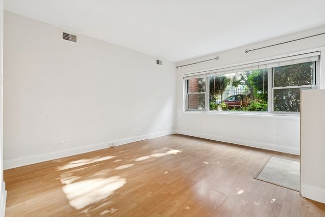 7501 N Damen Avenue AG, Chicago, IL 60645