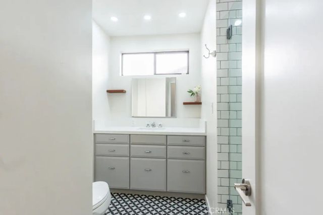 6563 Bianca, Van Nuys, CA 91406