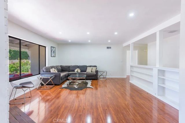 6563 Bianca, Van Nuys, CA 91406