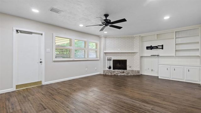 3203 W Piney Brook Drive, La Porte, TX 77571
