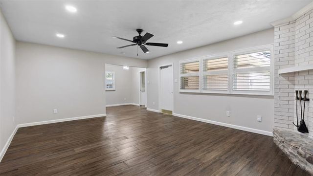 3203 W Piney Brook Drive, La Porte, TX 77571