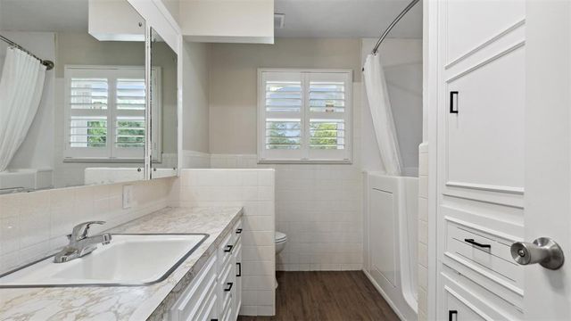 3203 W Piney Brook Drive, La Porte, TX 77571