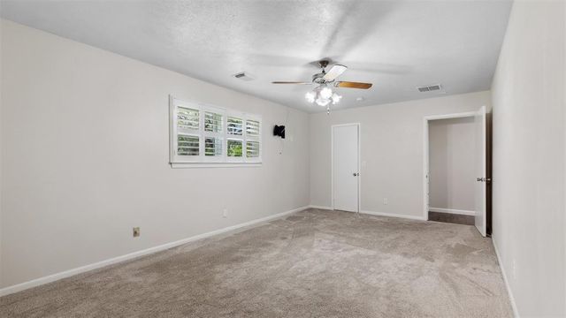 3203 W Piney Brook Drive, La Porte, TX 77571