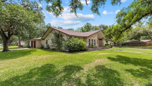 3203 W Piney Brook Drive, La Porte, TX 77571