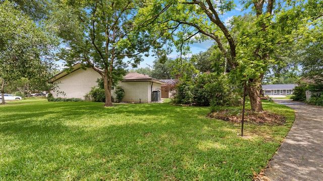 3203 W Piney Brook Drive, La Porte, TX 77571