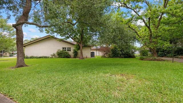 3203 W Piney Brook Drive, La Porte, TX 77571