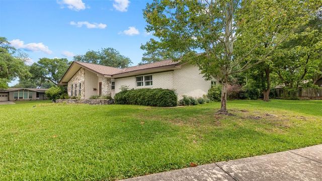3203 W Piney Brook Drive, La Porte, TX 77571