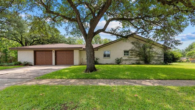 3203 W Piney Brook Drive, La Porte, TX 77571