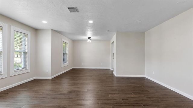 3203 W Piney Brook Drive, La Porte, TX 77571