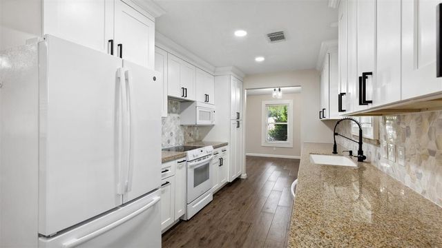 3203 W Piney Brook Drive, La Porte, TX 77571