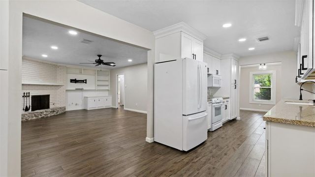 3203 W Piney Brook Drive, La Porte, TX 77571