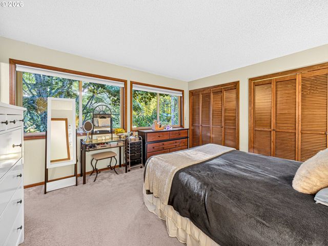 987 Ne 5TH Dr, Hillsboro, OR 97124