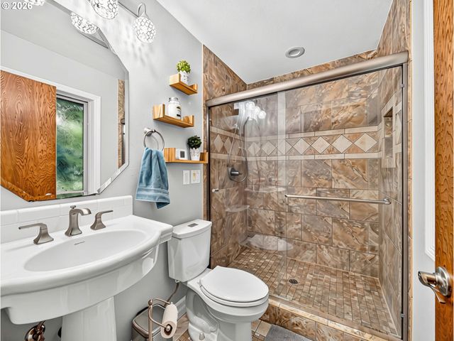 987 Ne 5TH Dr, Hillsboro, OR 97124