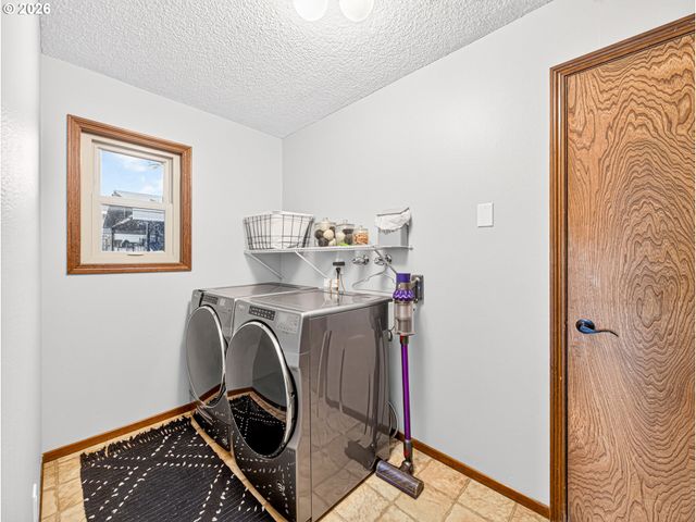 987 Ne 5TH Dr, Hillsboro, OR 97124