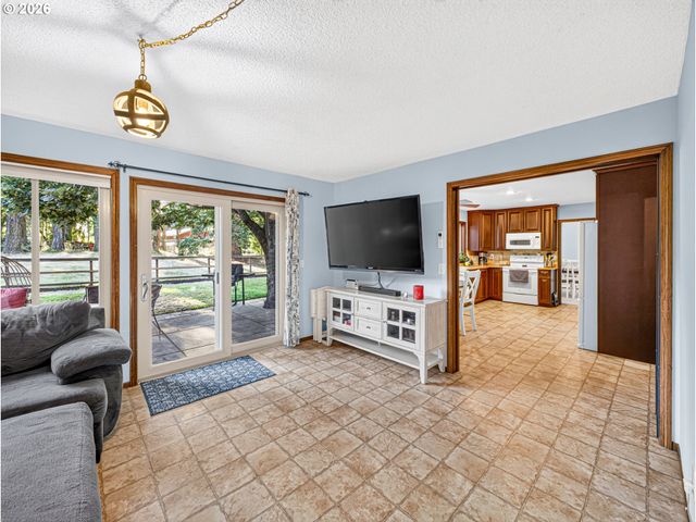 987 Ne 5TH Dr, Hillsboro, OR 97124