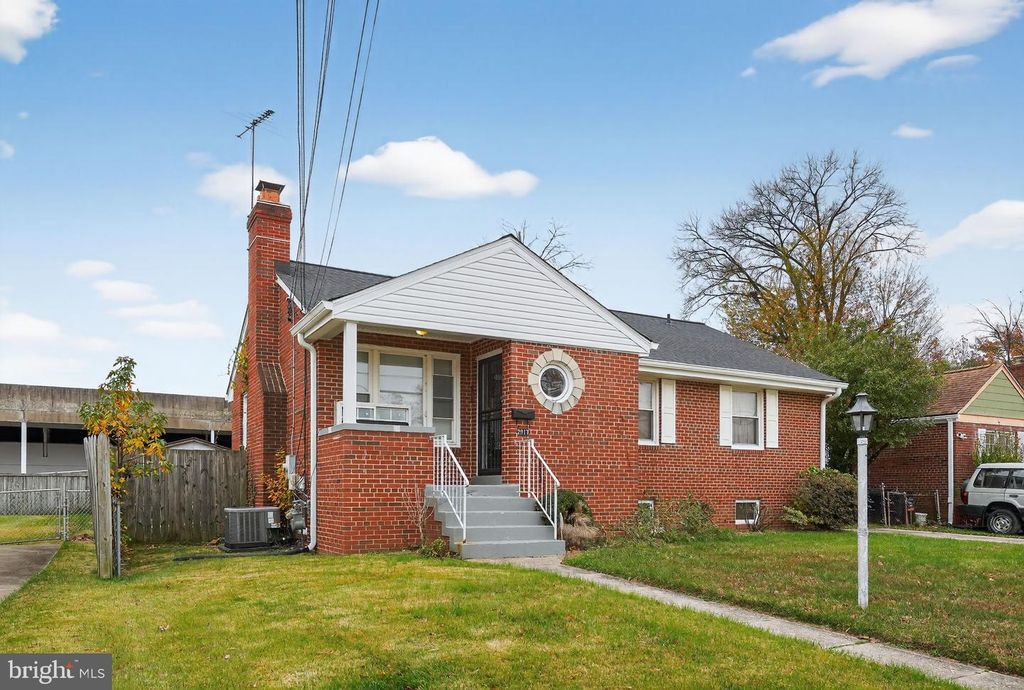 2817 COLEBROOKE DR, Temple Hills, MD 20748