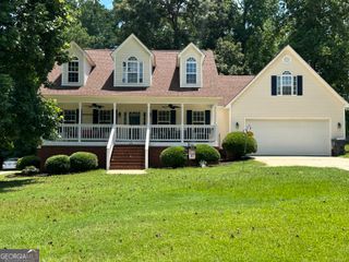 251 NE Southern Walk Dr, Milledgeville, GA 31061