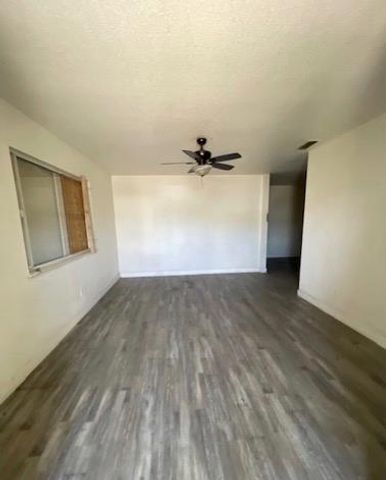 6341 Elkhorn Manor Dr, Rio Linda, CA 95673