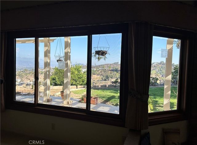 14676 Deervale, Sherman Oaks, CA 91403