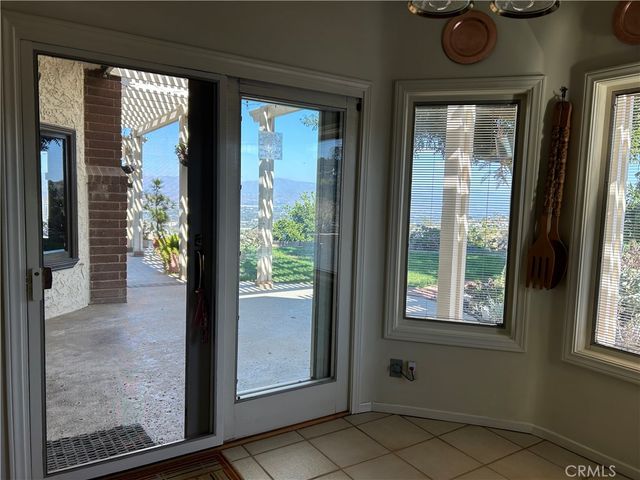 14676 Deervale, Sherman Oaks, CA 91403