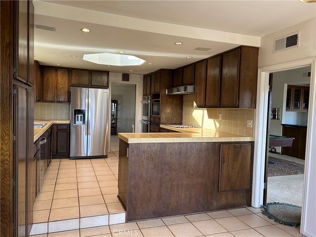 14676 Deervale, Sherman Oaks, CA 91403