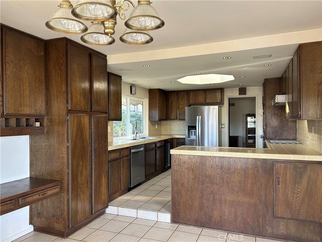 14676 Deervale, Sherman Oaks, CA 91403