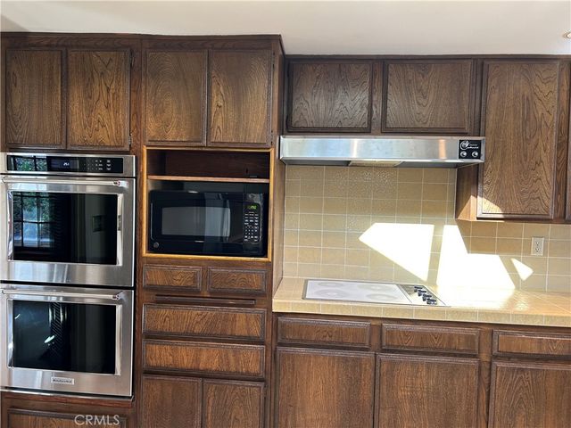 14676 Deervale, Sherman Oaks, CA 91403