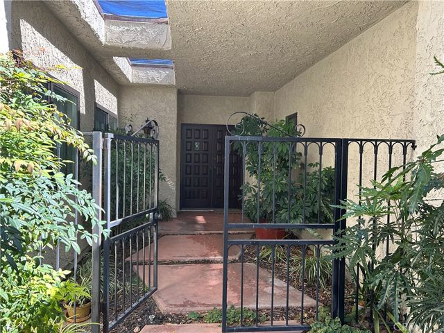 14676 Deervale, Sherman Oaks, CA 91403