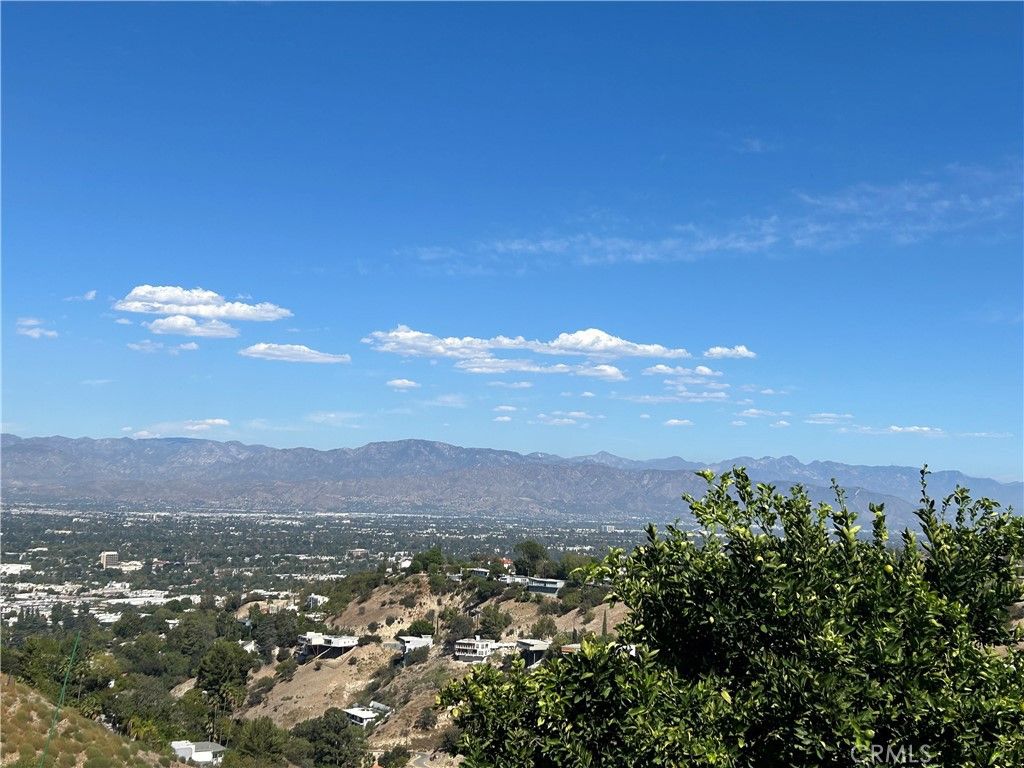 14676 Deervale, Sherman Oaks, CA 91403
