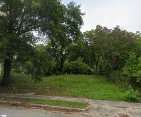 7 Peachtree Street, Clinton, SC 29325