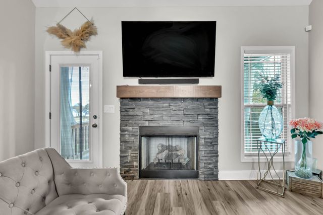 106 David Keith Ln, Clarksville, TN 37042