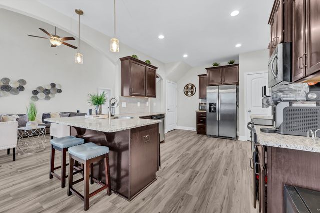 106 David Keith Ln, Clarksville, TN 37042